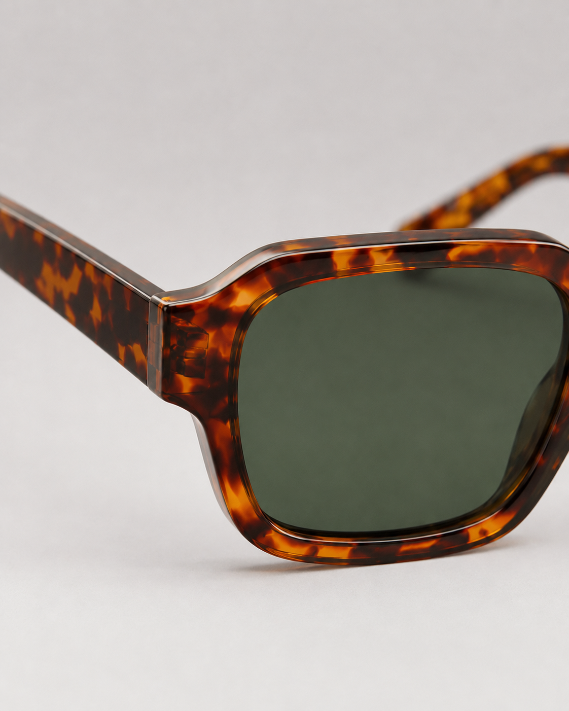 Riviera Transparent Frame Square Retro UV400 Sunglasses